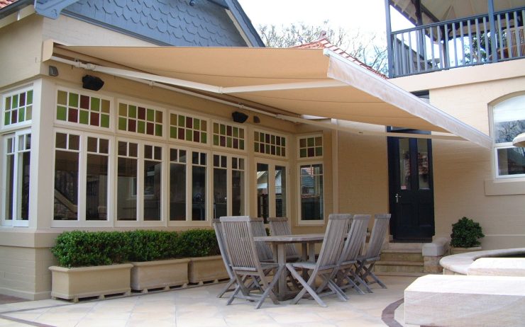 Folding Arm Awning used in the patio